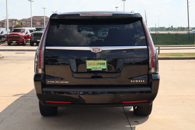Used 2019 Cadillac Escalade ESV Premium Luxury RWD image 5