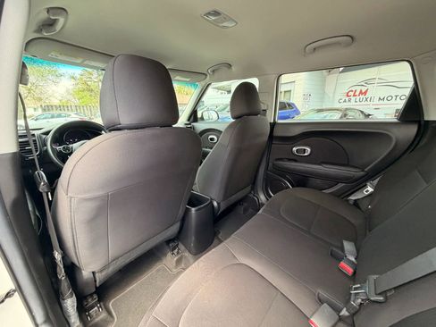 Used 2018 Kia Soul FWD image 12