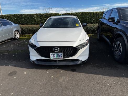 Used 2021 MAZDA MAZDA3 Hatchback w/Premium Plus Pkg image 2