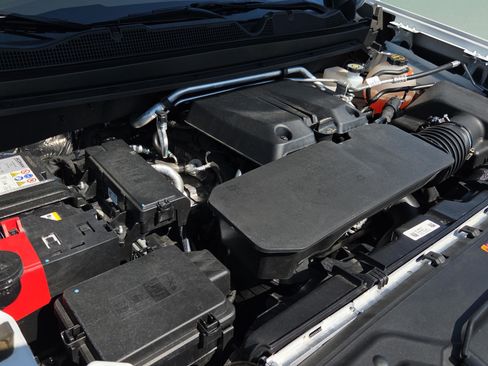 Used 2025 Chevrolet Colorado Trail Boss AWD/4WD image 17