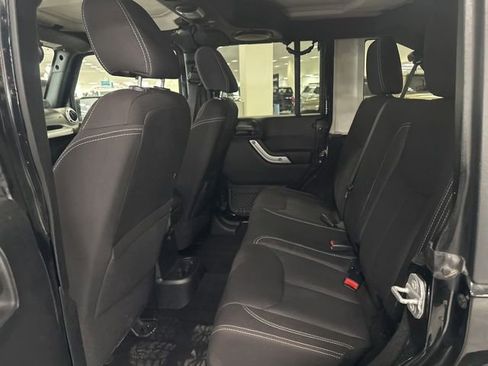 Used 2014 Jeep Wrangler Unlimited Sahara w/ Connectivity Group AWD/4WD image 17
