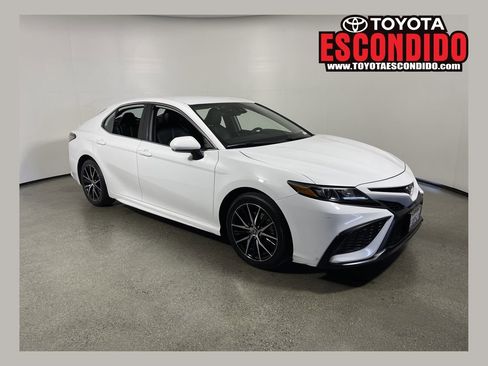 Certified 2024 Toyota Camry SE FWD image 1