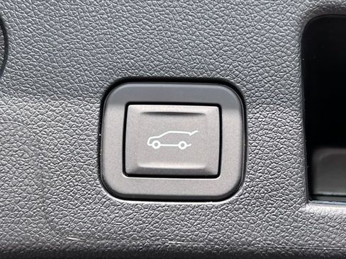 New 2026 Chevrolet Equinox ACTIV w/ Convenience Package III AWD/4WD image 33