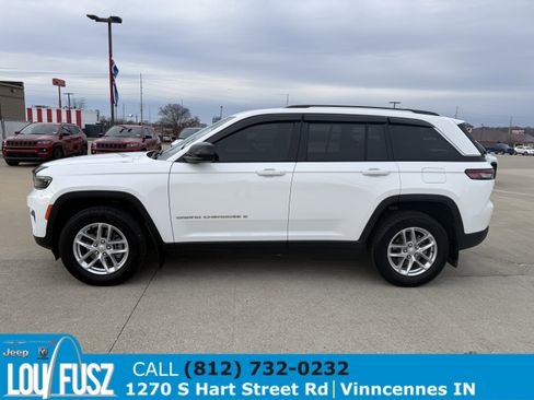 Used 2023 Jeep Grand Cherokee Laredo image 4