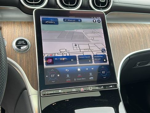 Used 2024 Mercedes-Benz GLC 300 4MATIC image 16