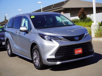 Used 2025 Toyota Sienna LE