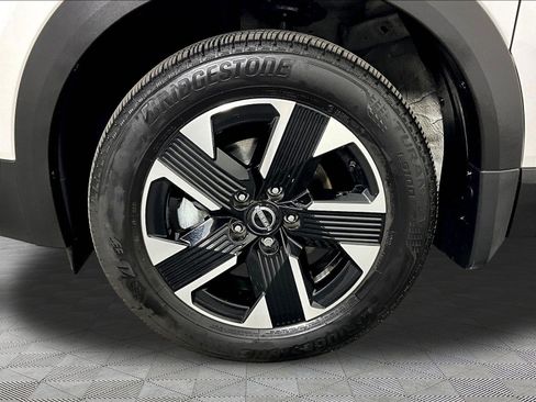 Certified 2025 Nissan Kicks SV w/ SV Premium Package AWD/4WD image 34