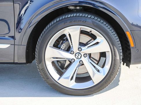 Used 2023 Bentley Bentayga Extended Wheelbase image 10
