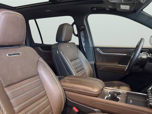 Used 2026 GMC Acadia Denali Ultimate w/ LPO, Floor Liner Package AWD/4WD image 16