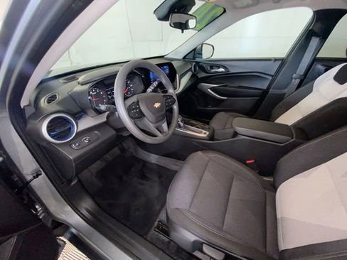 Used 2024 Chevrolet Trax LS w/ LS Convenience Package FWD image 27