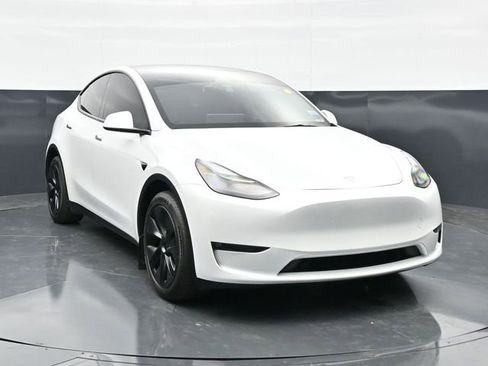 Used 2025 Tesla Model Y Long Range AWD/4WD image 4
