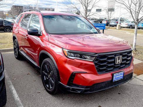 Certified 2025 Honda Pilot Sport image 4