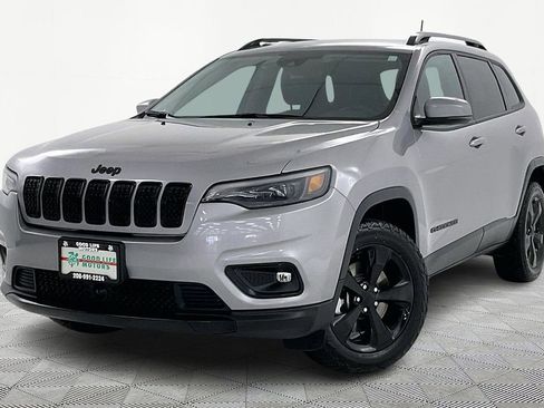 Used 2021 Jeep Cherokee Latitude Plus AWD/4WD image 3