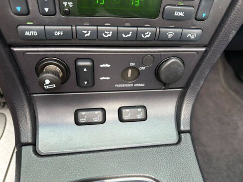 Used 2005 Ford Thunderbird RWD image 15