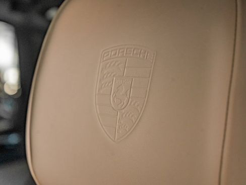 Certified 2025 Porsche Macan AWD/4WD image 15