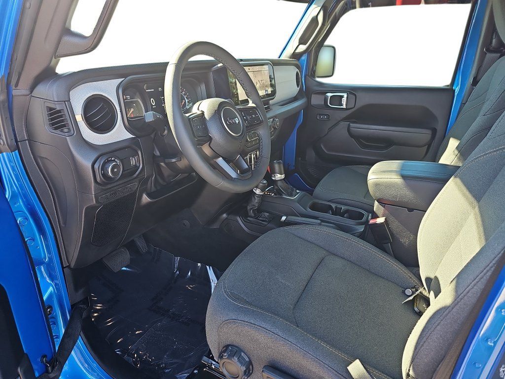 Used 2025 Jeep Wrangler Unlimited Sport AWD/4WD image 16