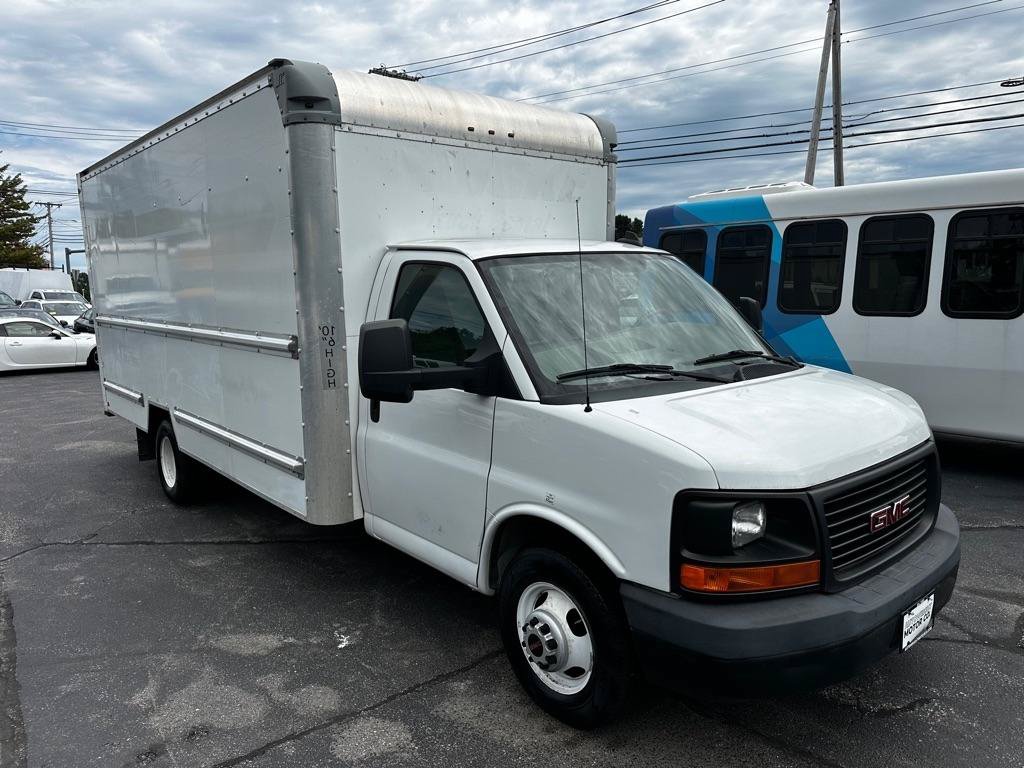 Used 2017 GMC Savana 3500 Extended RWD image 6