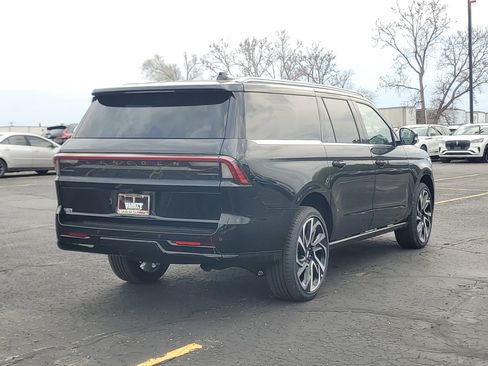 New 2026 Lincoln Navigator L Reserve AWD/4WD image 4