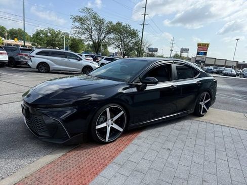Used 2025 Toyota Camry SE w/ Convenience Package FWD image 3