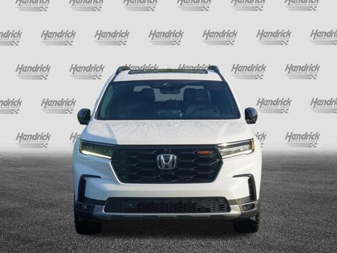 Used 2025 Honda Pilot TrailSport image 3