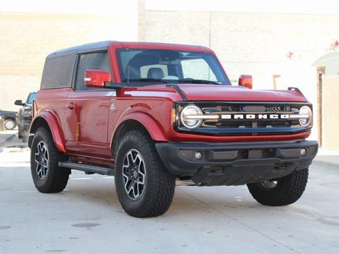 Used 2022 Ford Bronco Outer Banks image 2