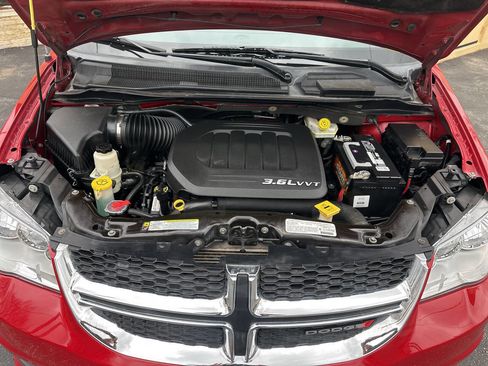 Used 2013 Dodge Grand Caravan SXT FWD image 24