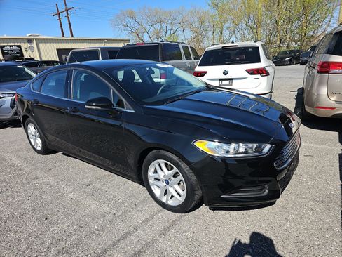 Used 2016 Ford Fusion SE image 4