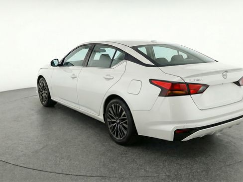 Used 2025 Nissan Altima 2.5 SV image 6