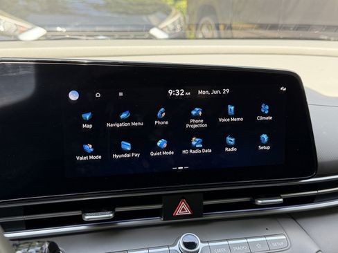 Used 2025 Hyundai Elantra SEL FWD image 16