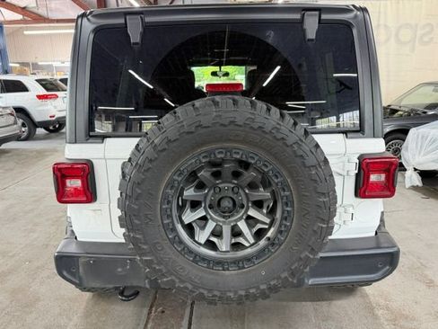 Used 2018 Jeep Wrangler Unlimited Sahara w/ Dual Top Group AWD/4WD image 3