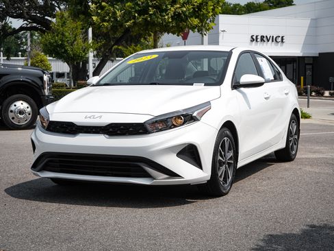 Used 2023 Kia Forte LXS FWD image 5
