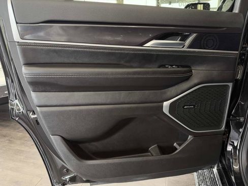 Used 2024 Jeep Wagoneer 4WD w/ Premium Group I image 27