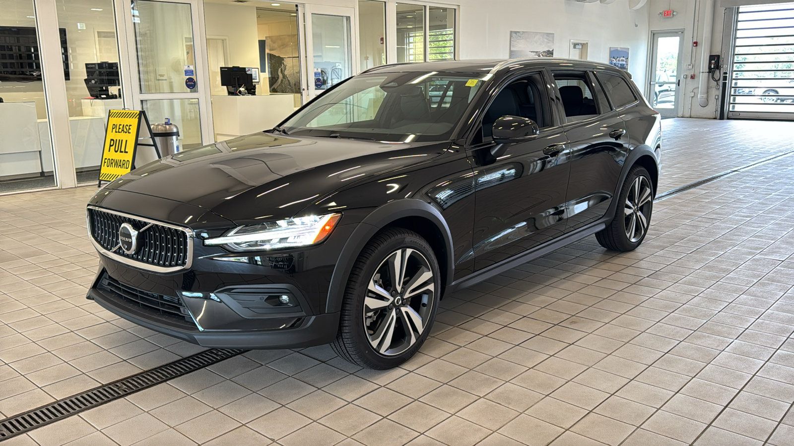 New 2026 Volvo V60 B5 Cross Country Plus w/ Protection Package Premier AWD/4WD image 9