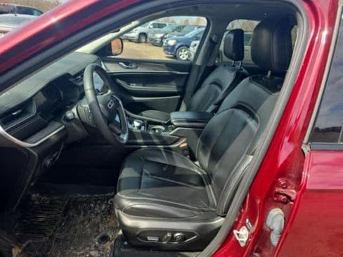 Used 2023 Jeep Grand Cherokee Limited w/ Black Appearance Package image 7