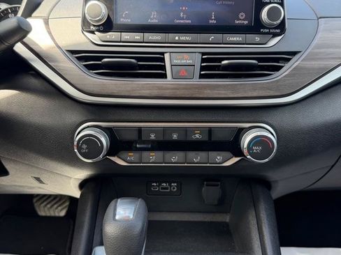 Used 2025 Nissan Altima 2.5 SV FWD image 21