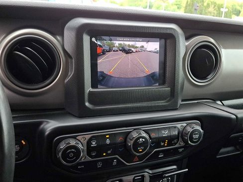 Used 2022 Jeep Gladiator Sport AWD/4WD image 17