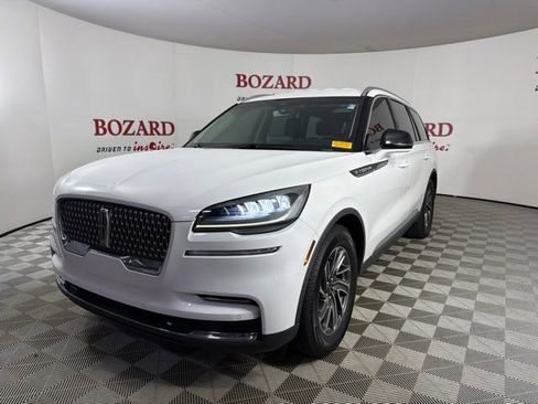 Certified 2023 Lincoln Aviator 2WD w/ Class IV Trailer Tow Package image 4