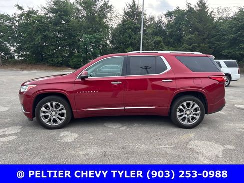 Used 2019 Chevrolet Traverse Premier w/ Driver Confidence II Package FWD image 4
