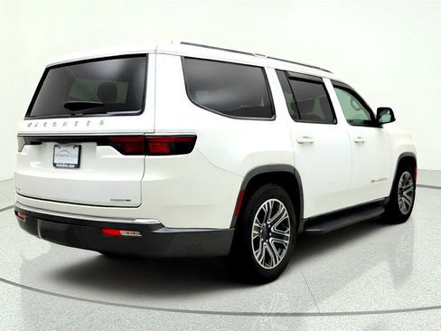 Used 2022 Jeep Wagoneer Series III AWD/4WD image 5