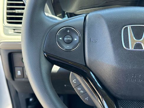 Used 2018 Honda HR-V LX image 29