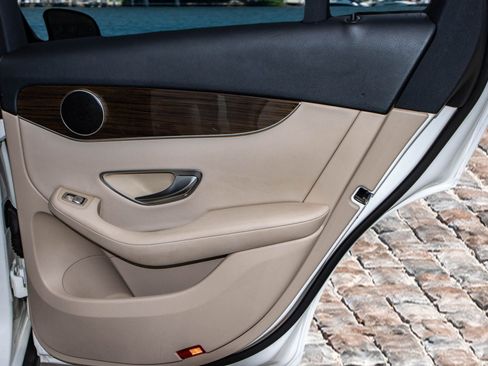 Used 2021 Mercedes-Benz GLC 300 w/ Premium Package image 14