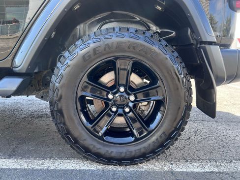 Used 2020 Jeep Wrangler Unlimited Sahara image 19