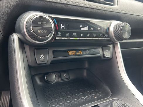 Used 2020 Toyota RAV4 XLE image 26