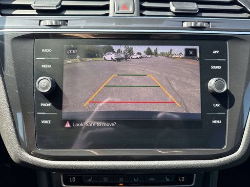 Used 2021 Volkswagen Tiguan SE w/ Panoramic Sunroof Package AWD/4WD image 19