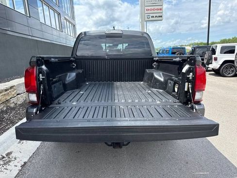 Used 2018 Toyota Tacoma TRD Off-Road w/ Technology Package AWD/4WD image 5