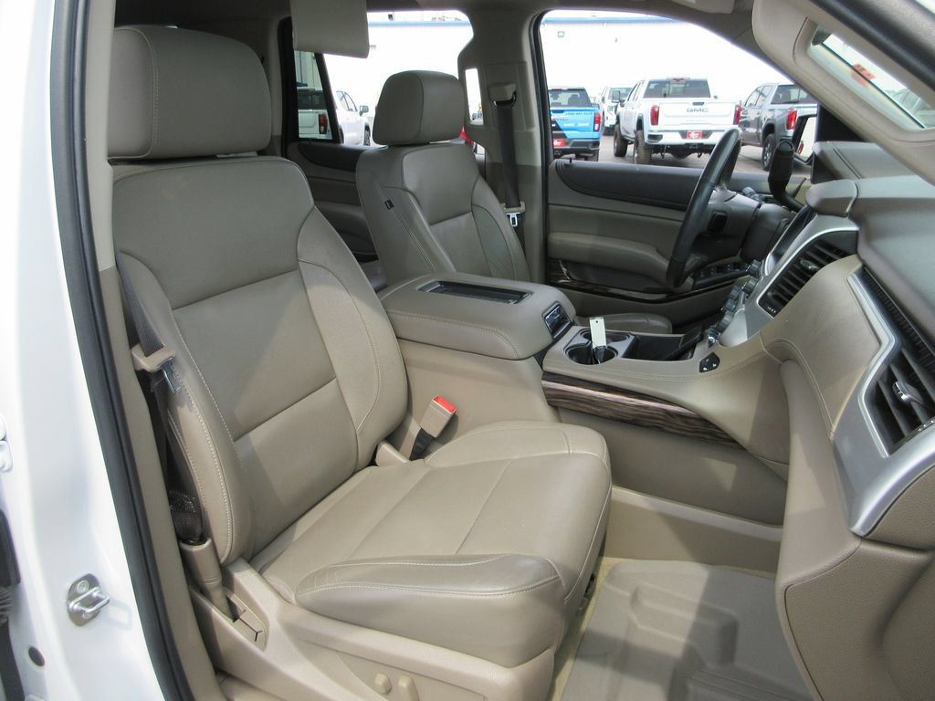 Used 2017 GMC Yukon SLT w/ Premium Edition AWD/4WD image 26