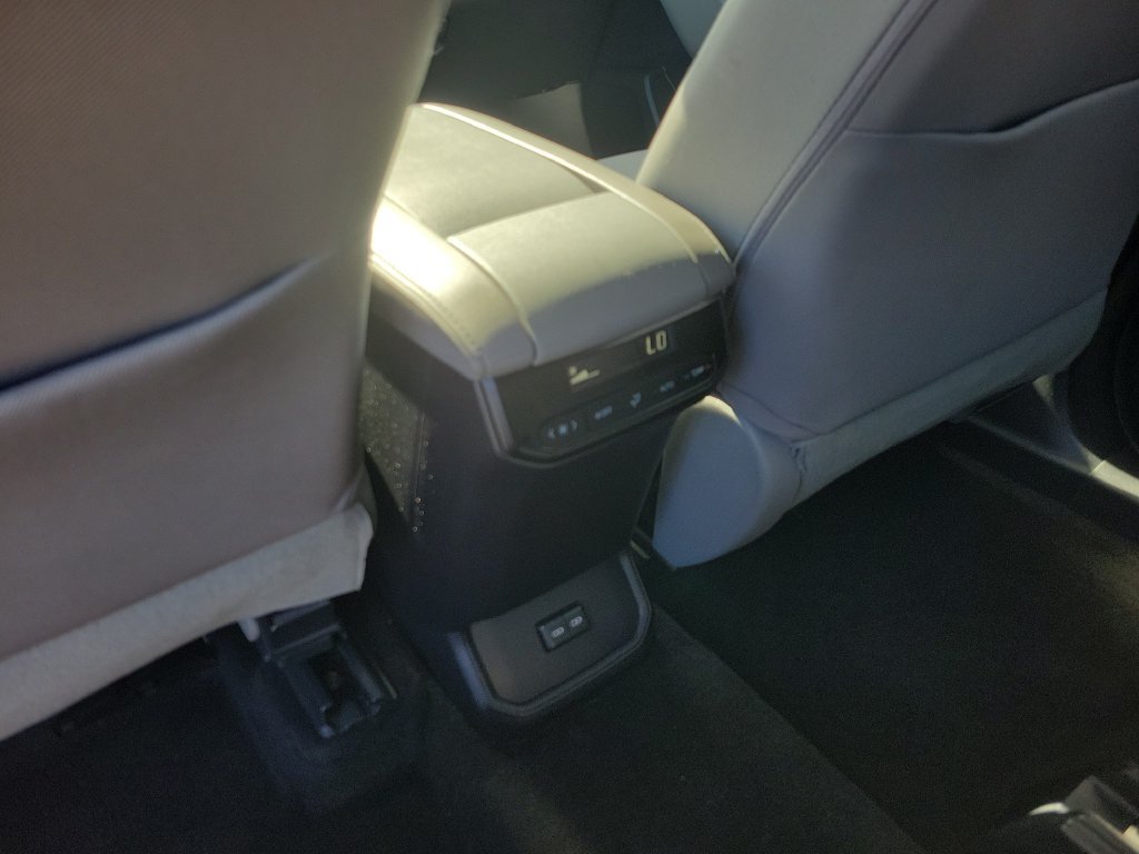 Used 2023 Toyota Highlander L FWD image 10