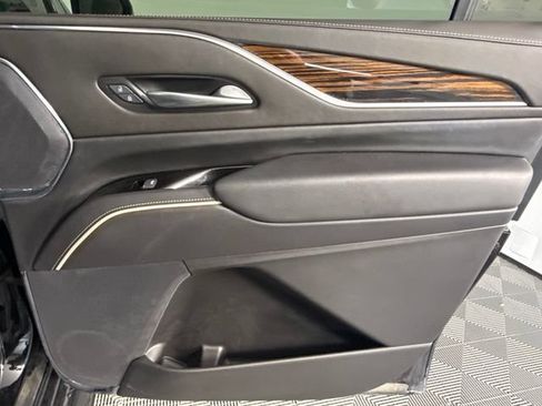 Used 2024 Cadillac Escalade ESV Premium Luxury RWD image 38