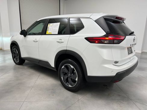 Used 2025 Nissan Rogue SV AWD/4WD image 6