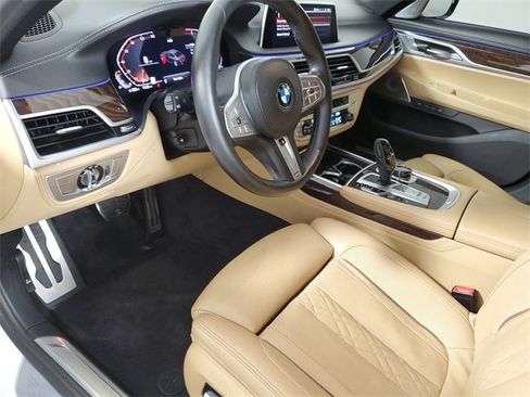 Used 2022 BMW 750i xDrive w/ Executive Package image 19